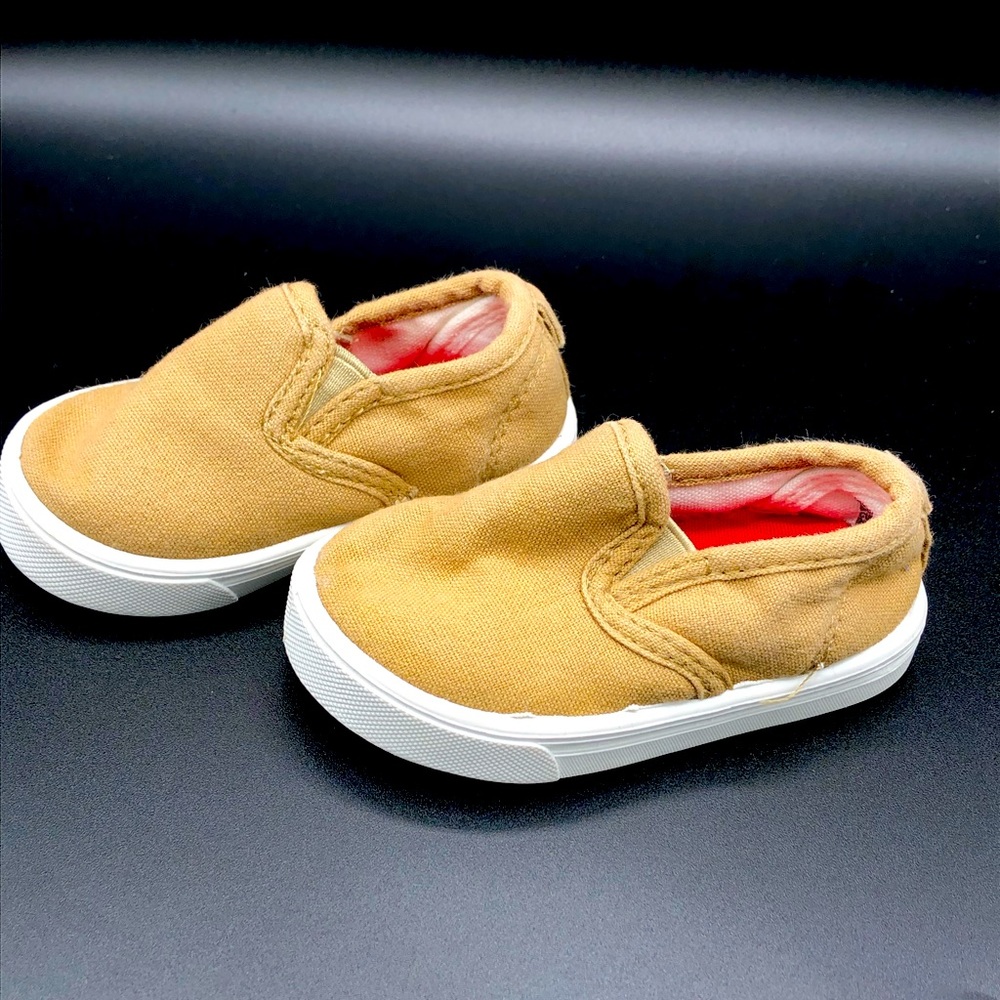Tan slide on’s